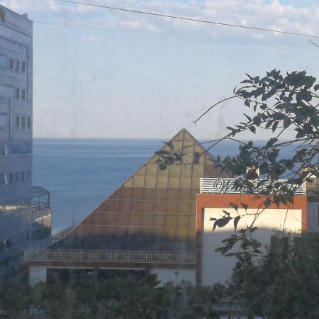 アクタウFlat at the seafrontアパートメント エクステリア 写真