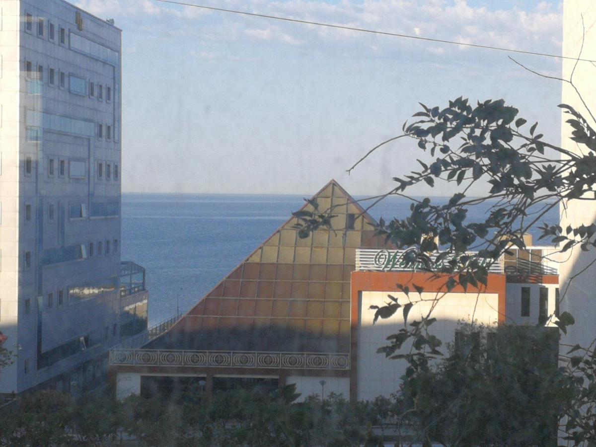 アクタウFlat at the seafrontアパートメント エクステリア 写真